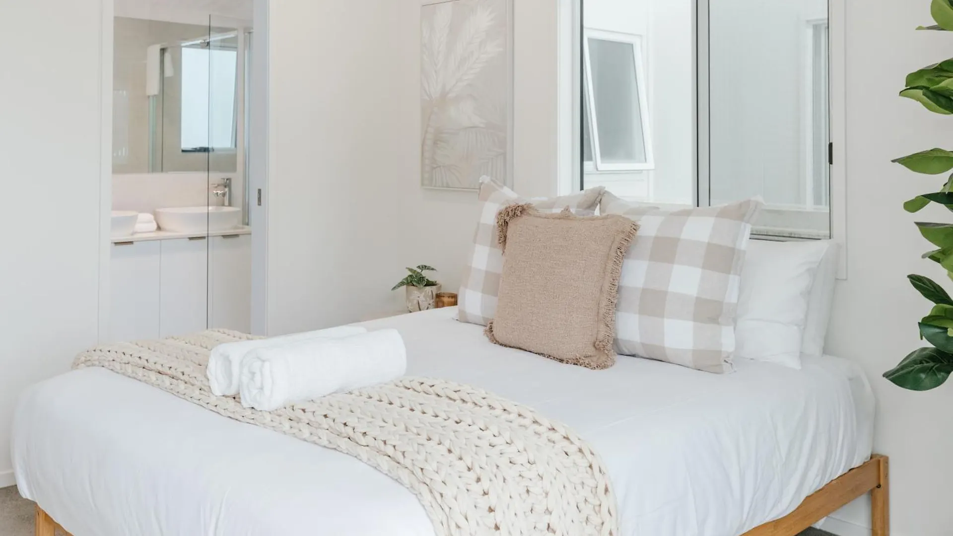 아파트 Modern Beachside Retreat 쿨룸비치