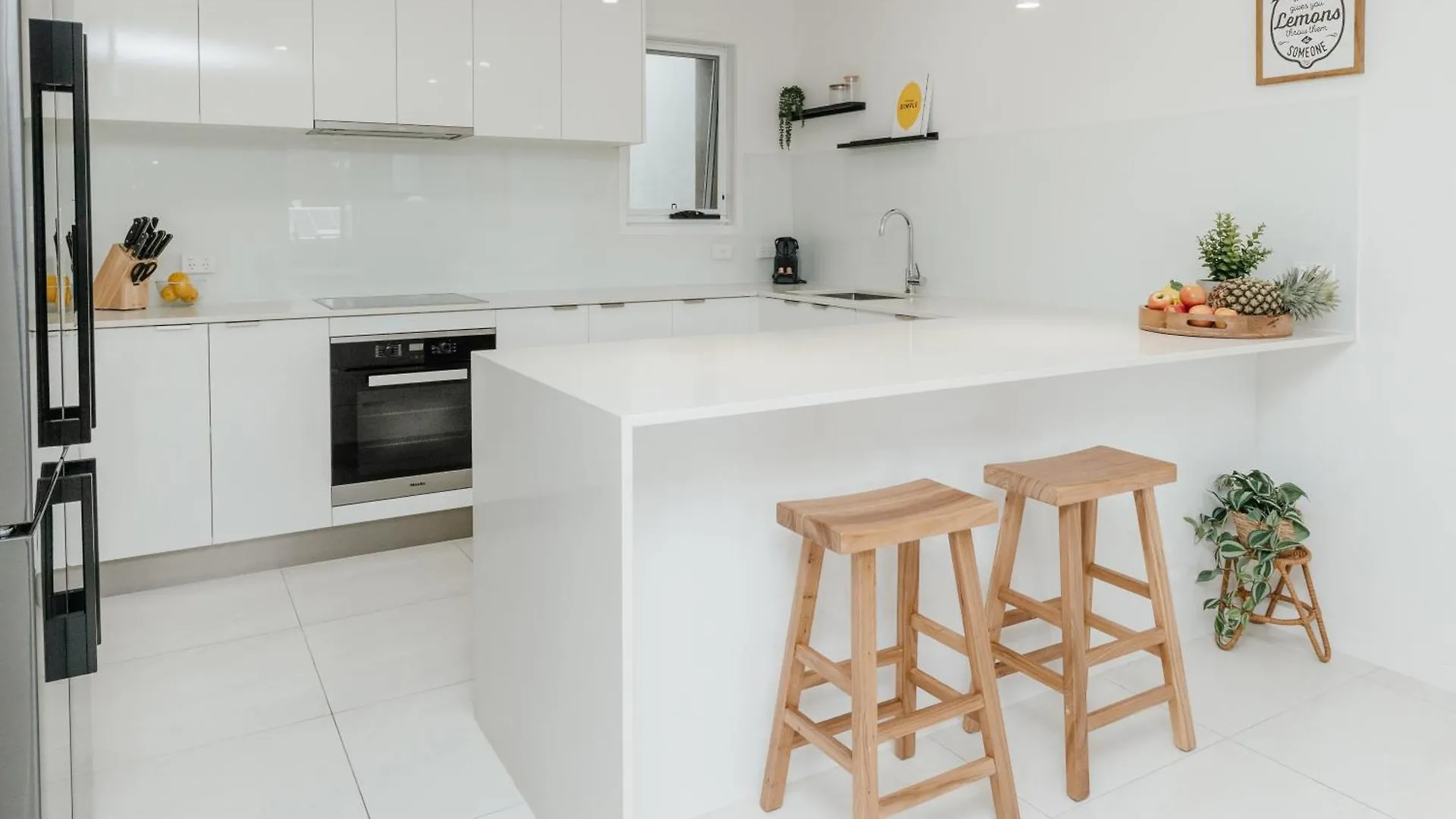 Modern Beachside Retreat 쿨룸비치 오스트레일리아